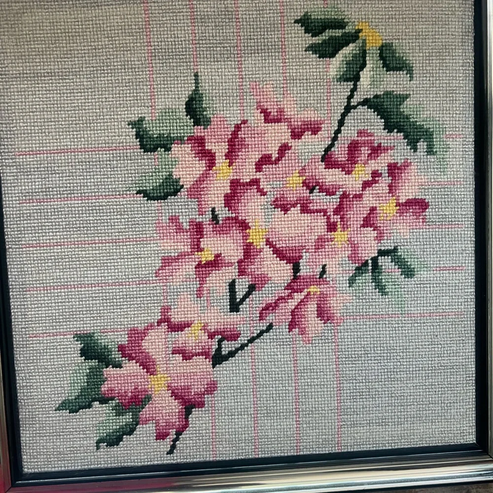 VTG floral needlepoint - Picture 5 of 5